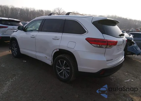 2018 Toyota Highlander Xle z USA, uszkodzony, nr VIN 5TDJZRFHXJS877539